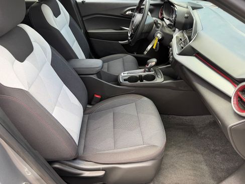 Used 2024 Chevrolet Trax RS FWD image 12