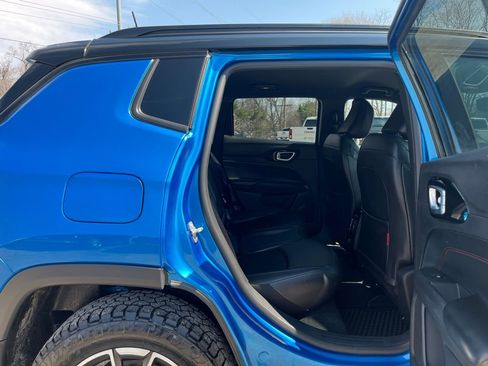 Used 2025 Jeep Compass Trailhawk AWD/4WD image 29
