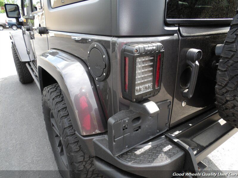 Used 2017 Jeep Wrangler Unlimited Sahara AWD/4WD image 9