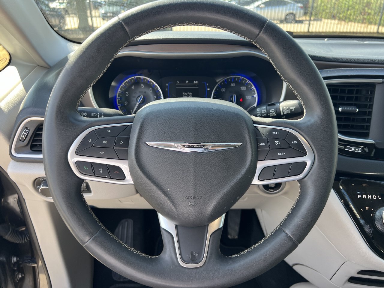 Used 2022 Chrysler Voyager LX FWD image 6