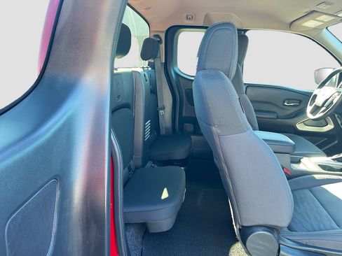 Used 2024 Nissan Frontier SV w/ Technology Package RWD image 25