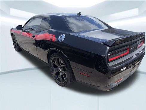 Used 2015 Dodge Challenger R/T RWD image 11