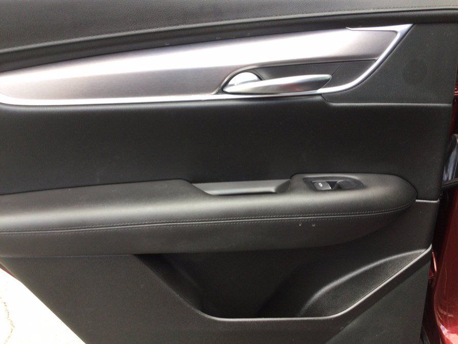 Used 2018 Cadillac XT5 Luxury w/ Driver Awareness Package AWD/4WD image 14