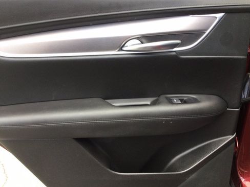 Used 2018 Cadillac XT5 Luxury w/ Driver Awareness Package AWD/4WD image 14