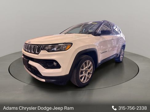 Used 2025 Jeep Compass Limited AWD/4WD image 3