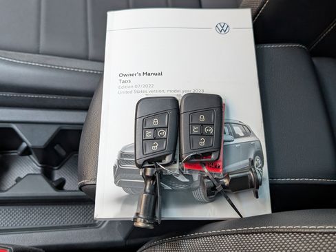 Used 2023 Volkswagen Taos SE w/ Panoramic Sunroof Package image 37
