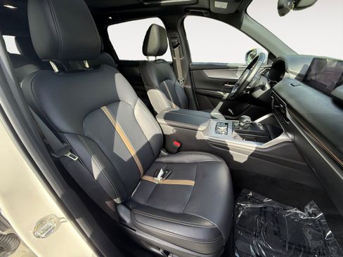 Certified 2024 MAZDA CX-90 Plug-In Hybrid w/ Premium Plus AWD/4WD image 19