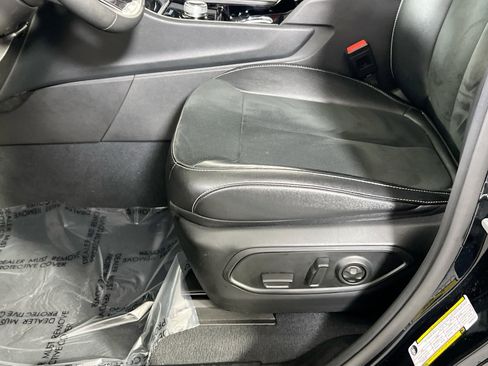 Used 2023 Jeep Grand Cherokee Altitude image 18