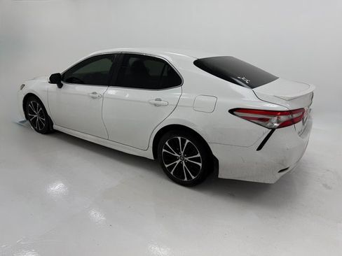 Used 2018 Toyota Camry SE image 17