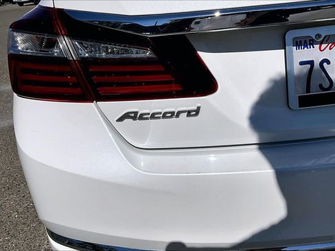 Used 2016 Honda Accord Sport image 9