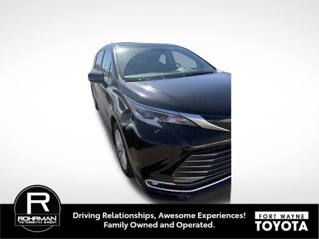 Used 2022 Toyota Sienna Platinum AWD/4WD image 3