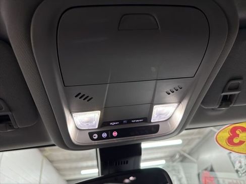 Used 2023 GMC Terrain SLE w/ Driver Convenience Package image 15