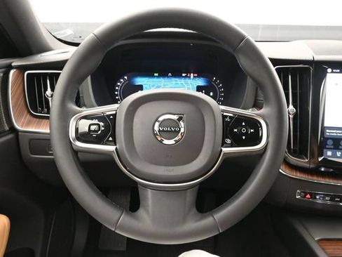 Used 2023 Volvo XC60 B5 Ultimate w/ Climate Package FWD image 24