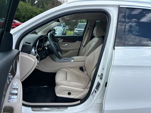 Used 2022 Mercedes-Benz GLC 300 image 9