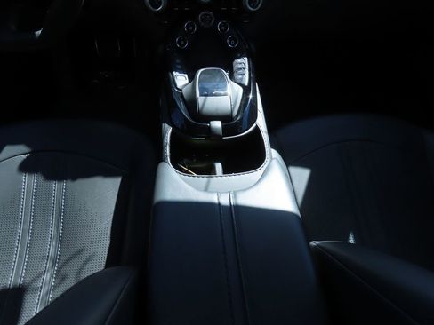 Used 2020 Aston Martin V8 Vantage Coupe image 9