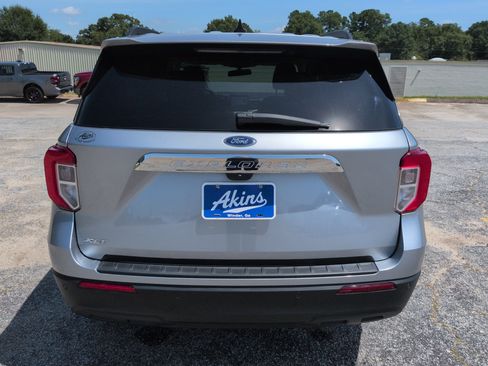 Certified 2023 Ford Explorer XLT RWD image 4