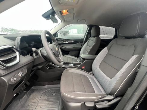 Used 2024 Chevrolet TrailBlazer LT w/ Driver Confidence Package image 8