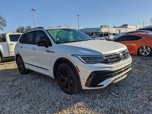 Used 2023 Volkswagen Tiguan SE R-Line image 3