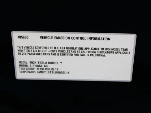 Used 2024 Tesla Model Y 2WD image 37