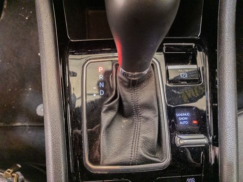 Used 2025 Jeep Compass Limited image 21