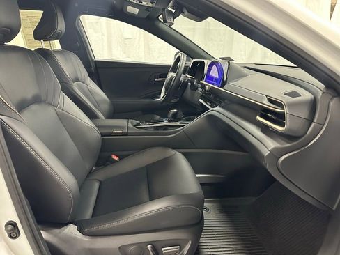 Used 2025 Toyota Crown Signia image 62