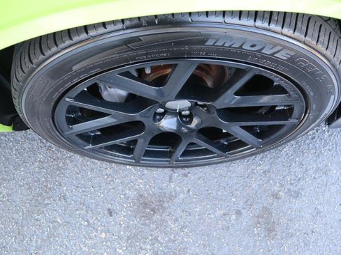 Used 2015 Dodge Challenger R/T Scat Pack w/ Leather Interior Group RWD image 34