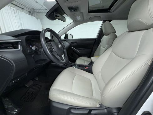 Used 2023 Toyota Corolla Cross LE w/ Moonroof Package AWD/4WD image 12