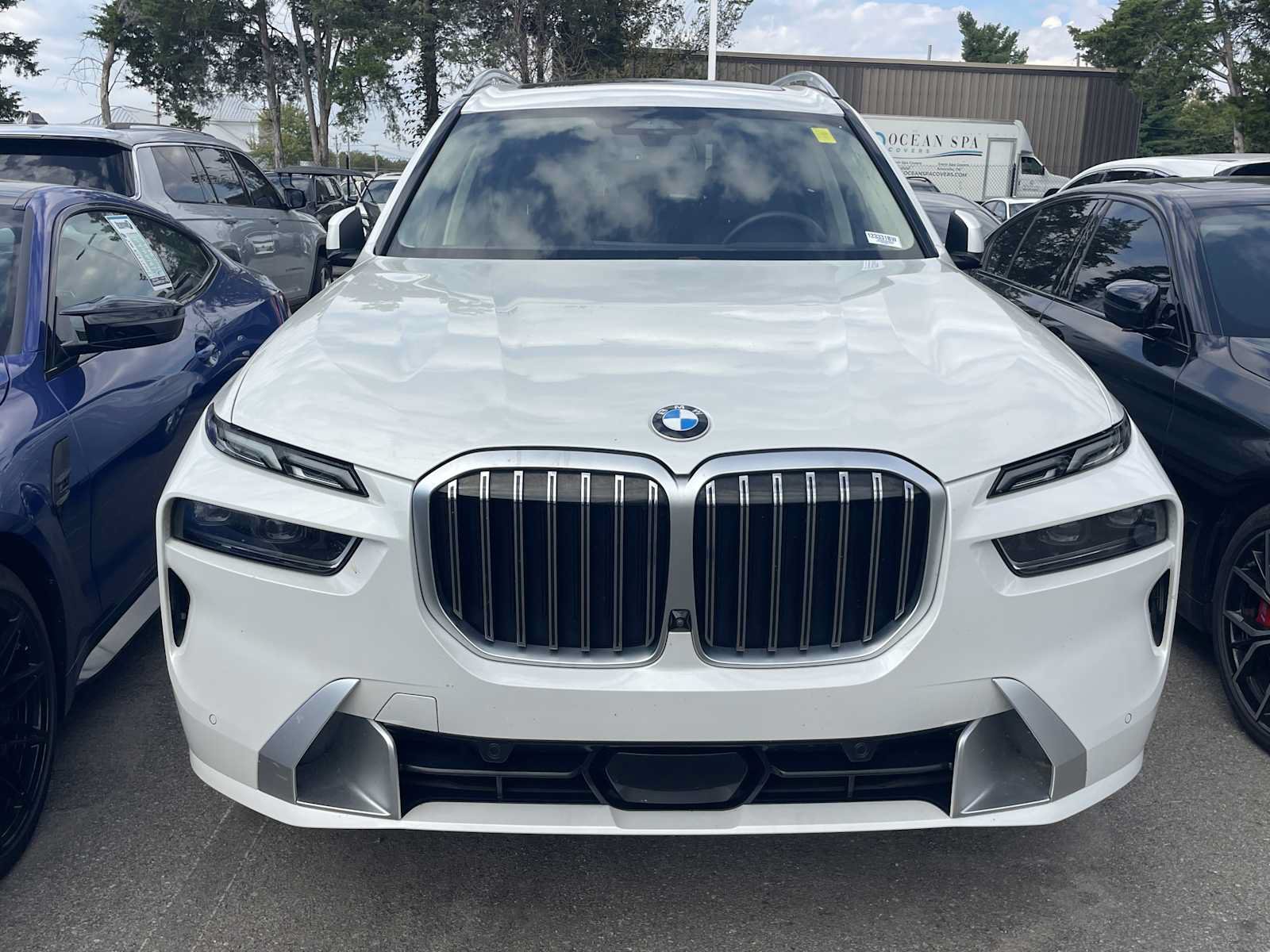 Used 2024 BMW X7 xDrive40i w/ Premium Package AWD/4WD image 2