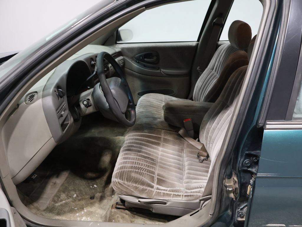 Used 2000 Chevrolet Lumina w/ Preferred Equipment Group FWD image 16