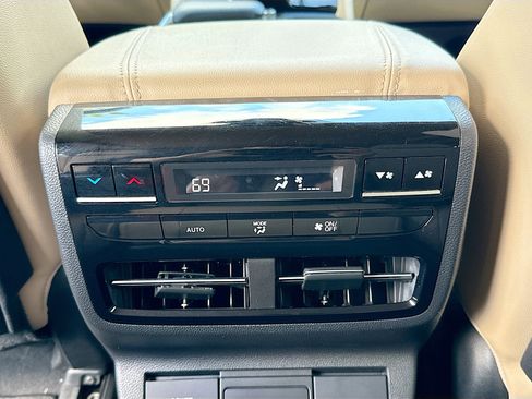 Used 2023 Acura MDX SH-AWD image 21