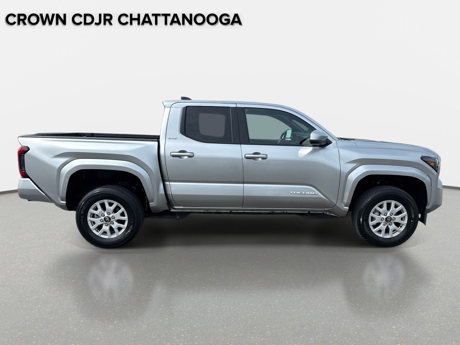 Used 2025 Toyota Tacoma SR5 RWD image 4