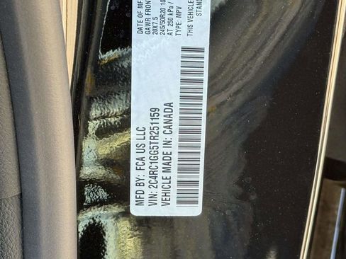 New 2026 Chrysler Pacifica Limited w/ Uconnect Theater Family Group FWD image 33
