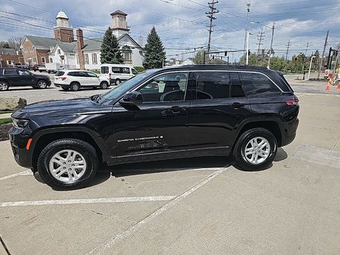 Used 2025 Jeep Grand Cherokee Laredo w/ Luxury Tech Group I image 8