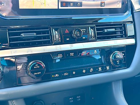 New 2026 Nissan Pathfinder SL image 24