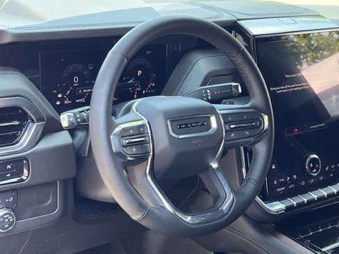 Used 2025 GMC Yukon XL Denali AWD/4WD image 21