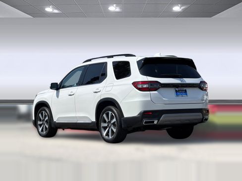 Certified 2023 Honda Pilot Touring image 3