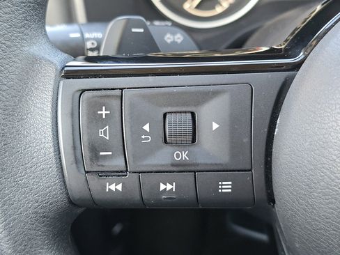 Used 2023 Nissan Rogue SV image 17