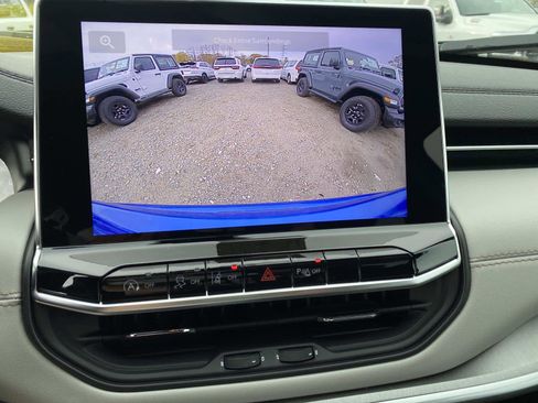 New 2026 Jeep Compass Limited image 9