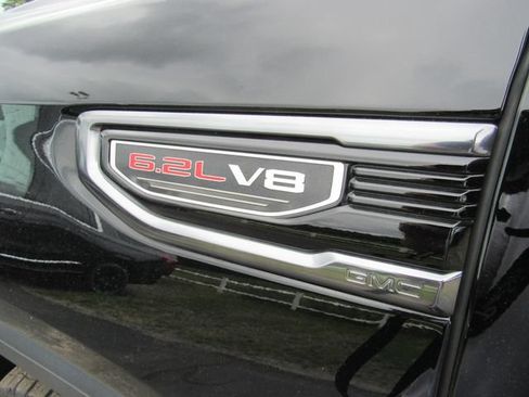 Used 2024 GMC Sierra 1500 AT4 w/ Technology Package AWD/4WD image 10