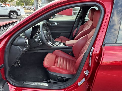 Used 2024 Alfa Romeo Giulia Veloce RWD image 31
