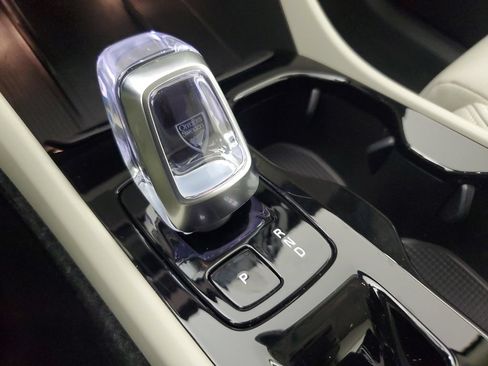 Certified 2026 Volvo XC40 B5 Plus AWD/4WD image 34
