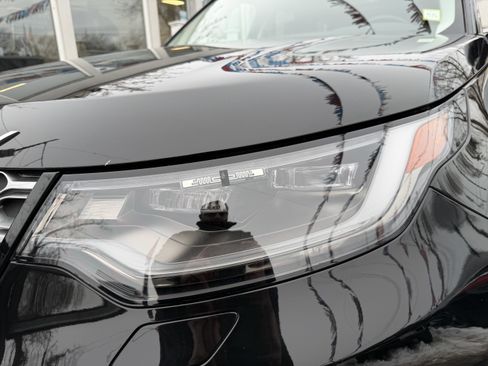 Used 2022 Land Rover Discovery S image 15