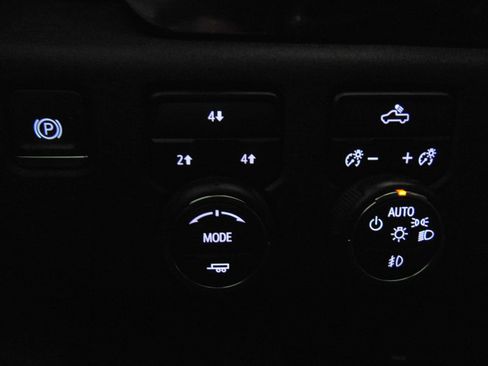 Used 2024 Chevrolet Silverado 2500 LT AWD/4WD image 13