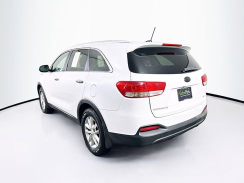 Used 2017 Kia Sorento LX image 5