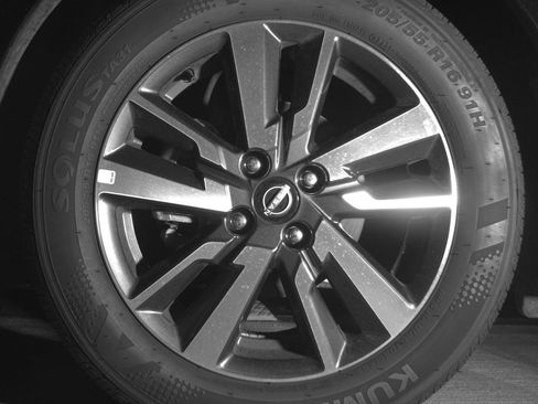 Used 2025 Nissan Versa SV image 12