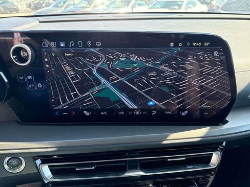 Certified 2025 Chevrolet Traverse LT image 24