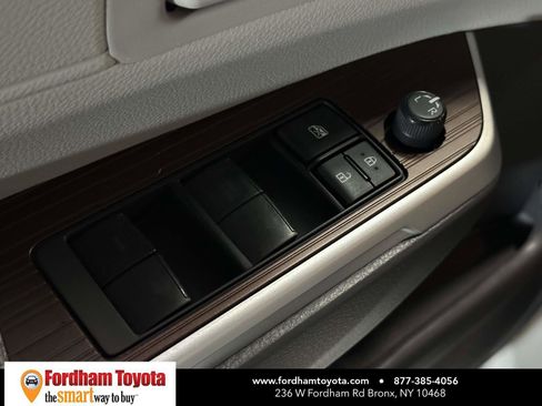 Used 2024 Toyota Sienna LE FWD image 20
