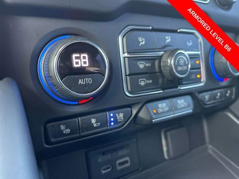 Used 2021 Chevrolet Suburban Premier w/ Premium Package image 24