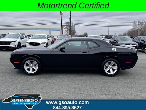Used 2023 Dodge Challenger SXT image 3