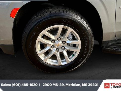 Used 2023 Chevrolet Suburban LT image 7